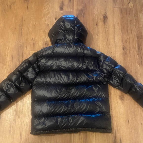 Moncler Black Puffer Jacket Sleek Insulated Design - Picture 5 of 6